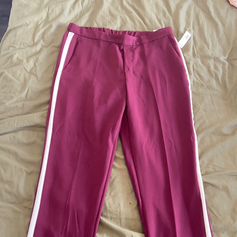 3/4 length old navy pants. Never worn, no tears or stains.